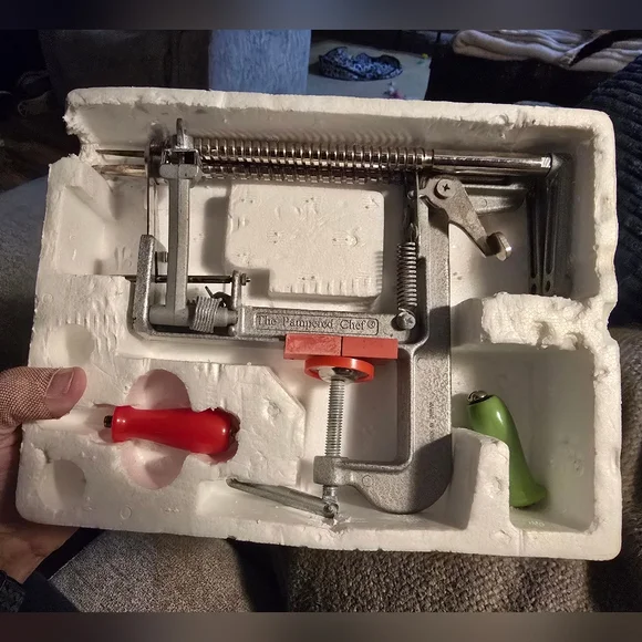 EUC Vintage Pampered Chef Apple Peeler Corer Slicer #2430 + Attachment #2433 - Picture 7 of 7
